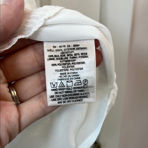 HD in Paris Anthropologie White Silk Shadow Pane V Neck Blouse Tank Top - Size 4 - Picture 3 of 12